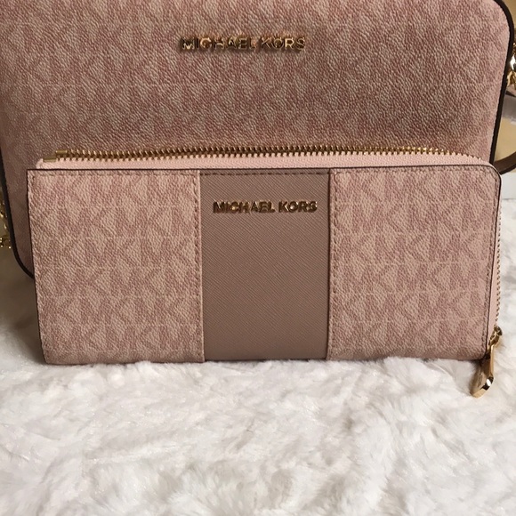 💯🆕Michael Kors crossbody/Wallet Fawn/Ballet💯🆕 - Picture 5 of 7
